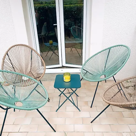 Le Petit Jardin, Parking Апартаменты По